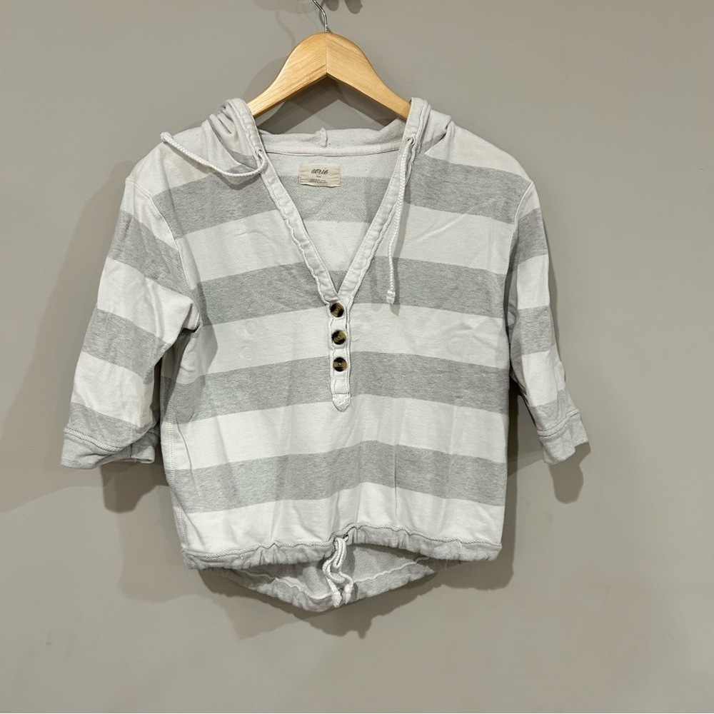 Aerie Women’s Size Medium Cropped 3/4 Sleeve Hooded Sweater Grey/White Striped